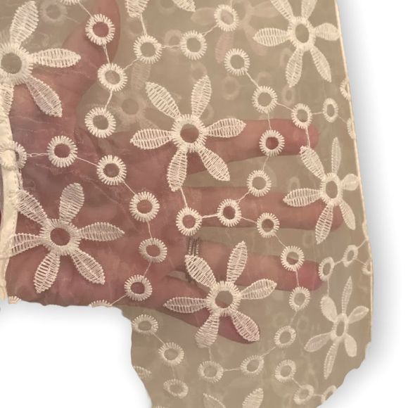 Ann Klein White Sheer Collared Sleeveless Embroidered Shell 14 (A-159) - Picture 2 of 12